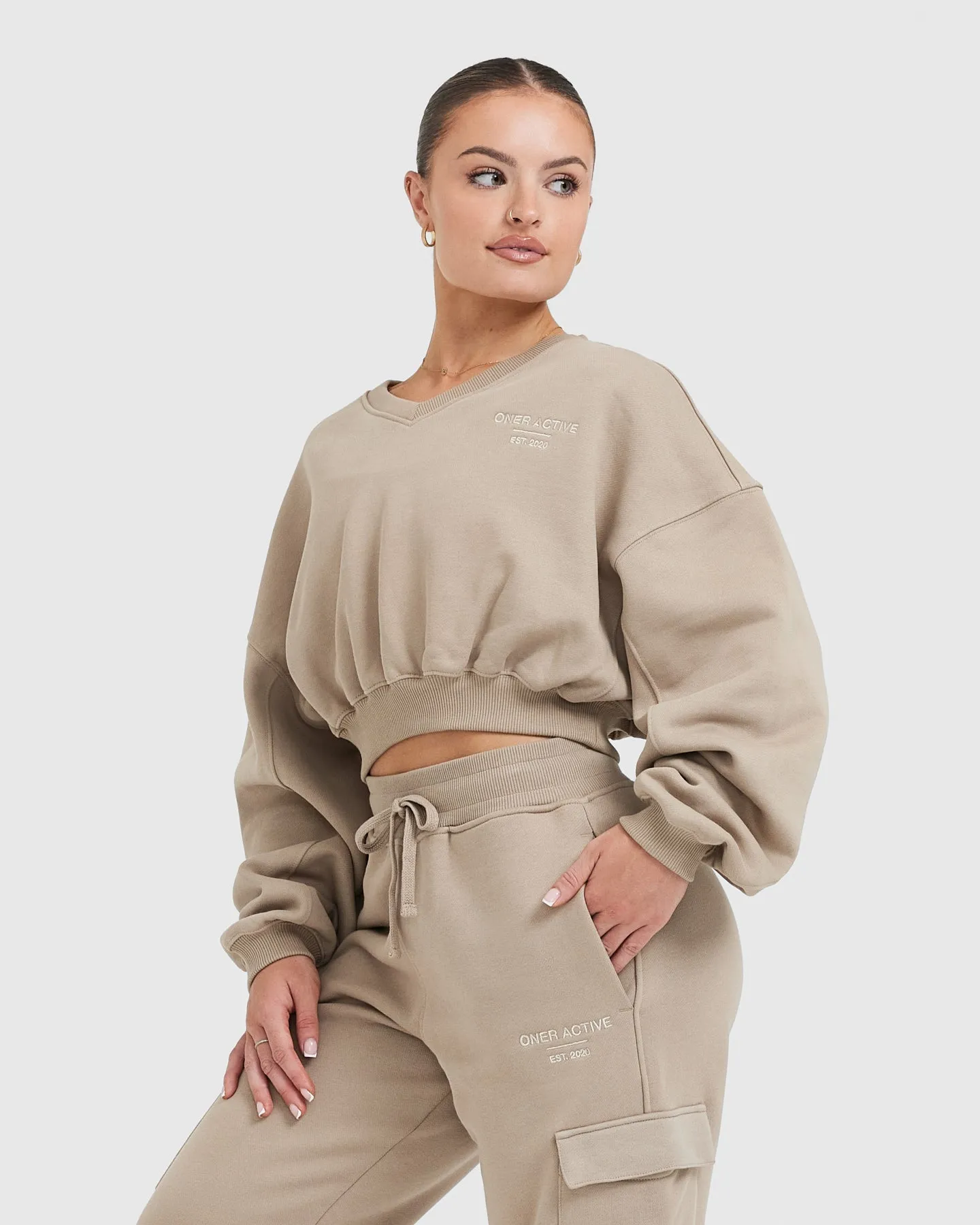 All Day Est 2020 Crop V-Neck Sweatshirt | Sandstone