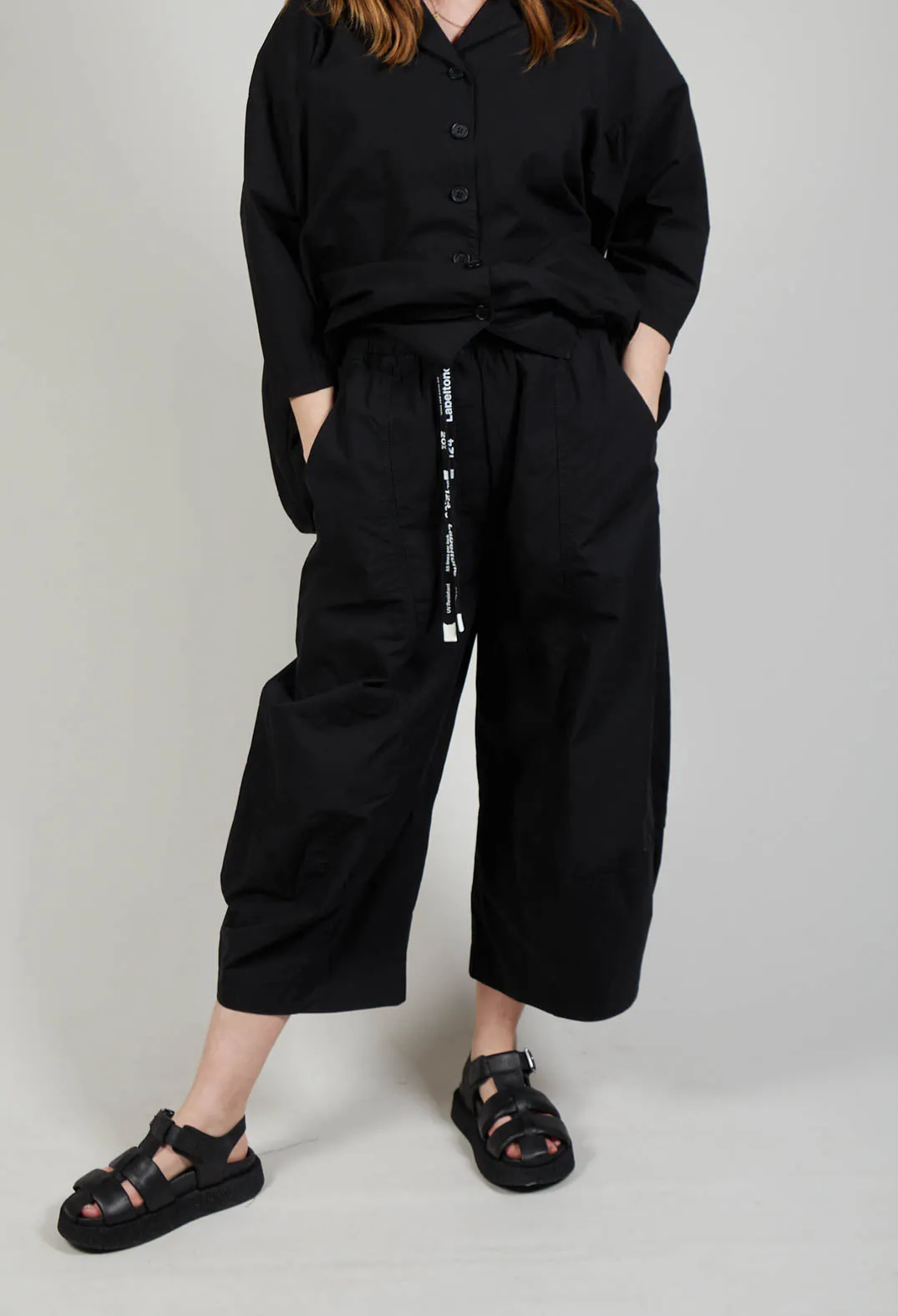 Cropped Balloon Leg Trousers in Black