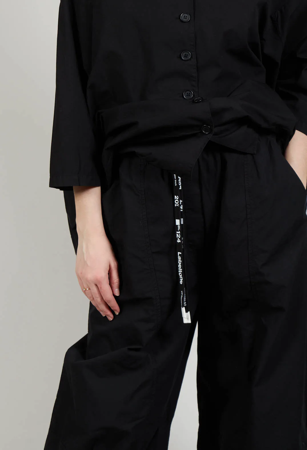 Cropped Balloon Leg Trousers in Black