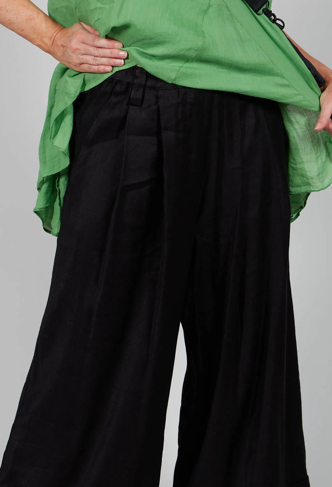 Pleated Wide Leg Trousers in Black