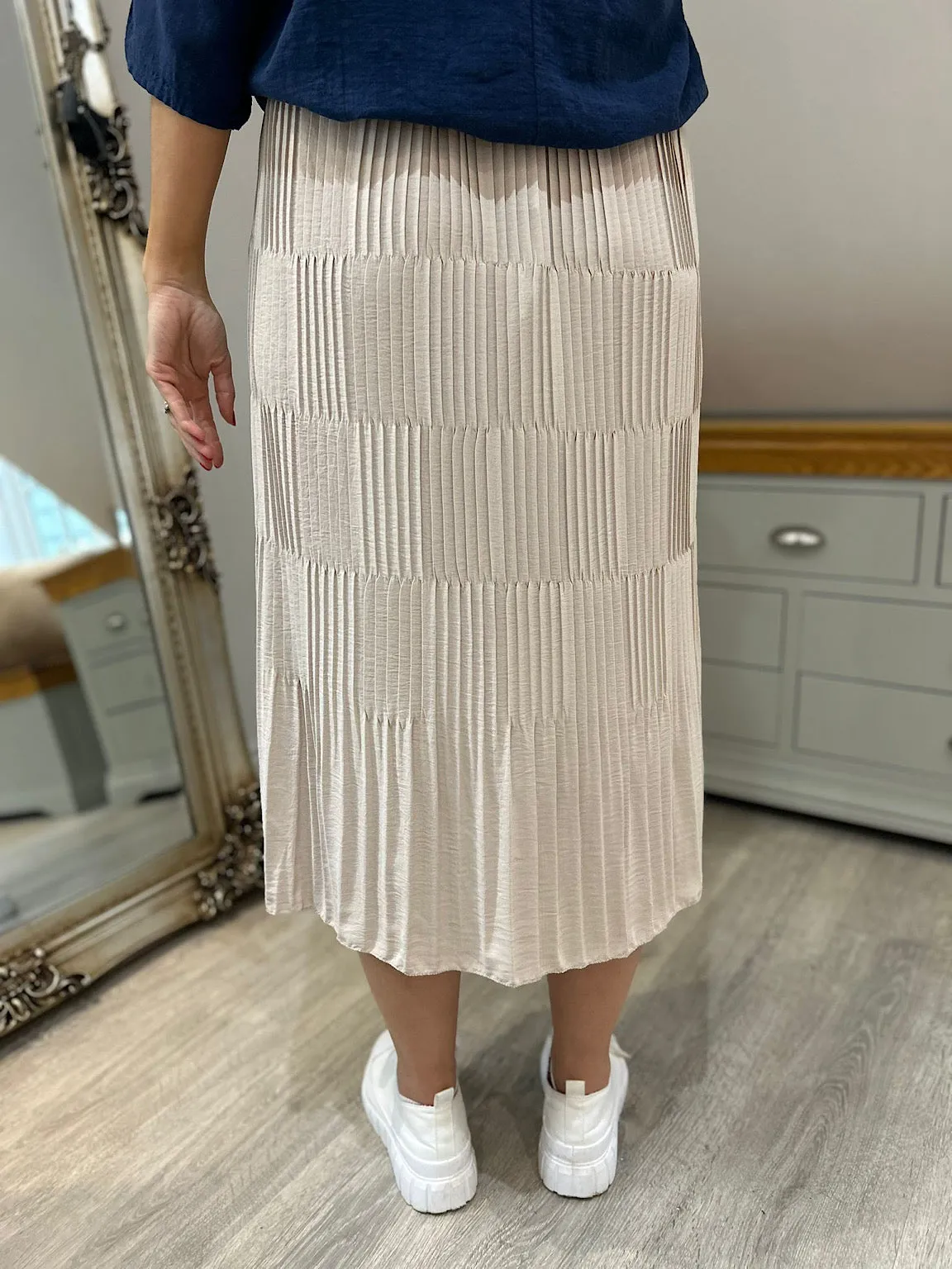 Stone Pleated Stripe Belted Skirt