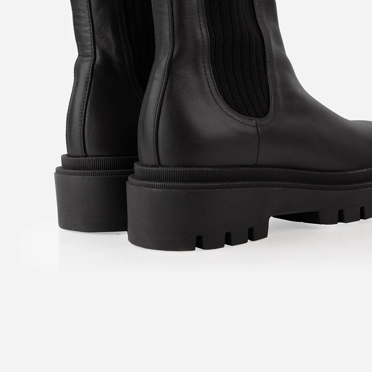 The Alpine Chelsea Boot Onyx