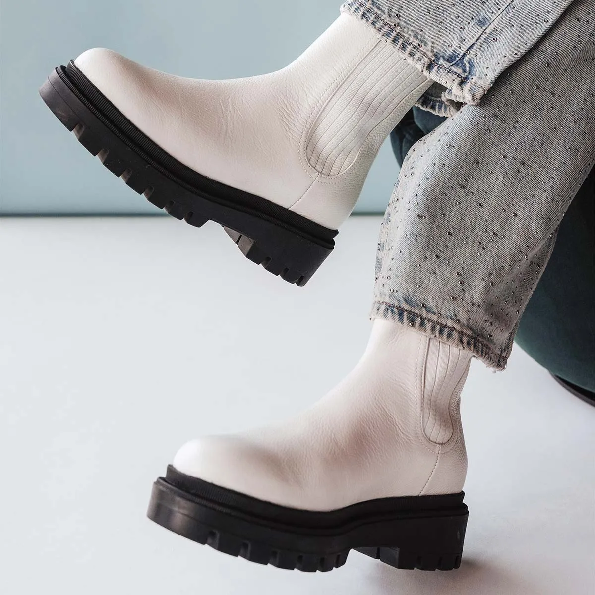 The Alpine Chelsea Boot White