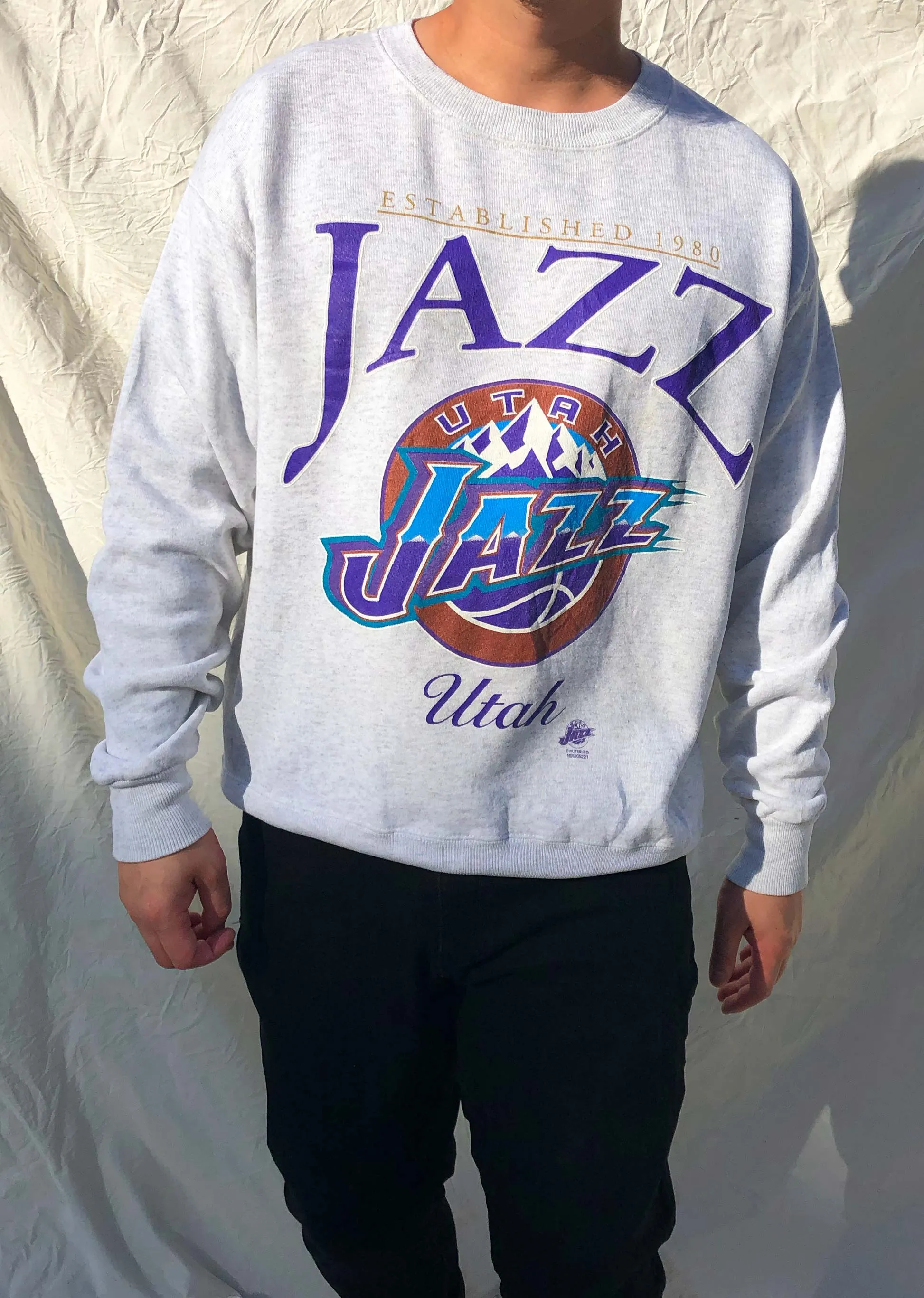 Vintage Nutmeg Mills 90's NBA Utah Jazz Sweater Grey (M)