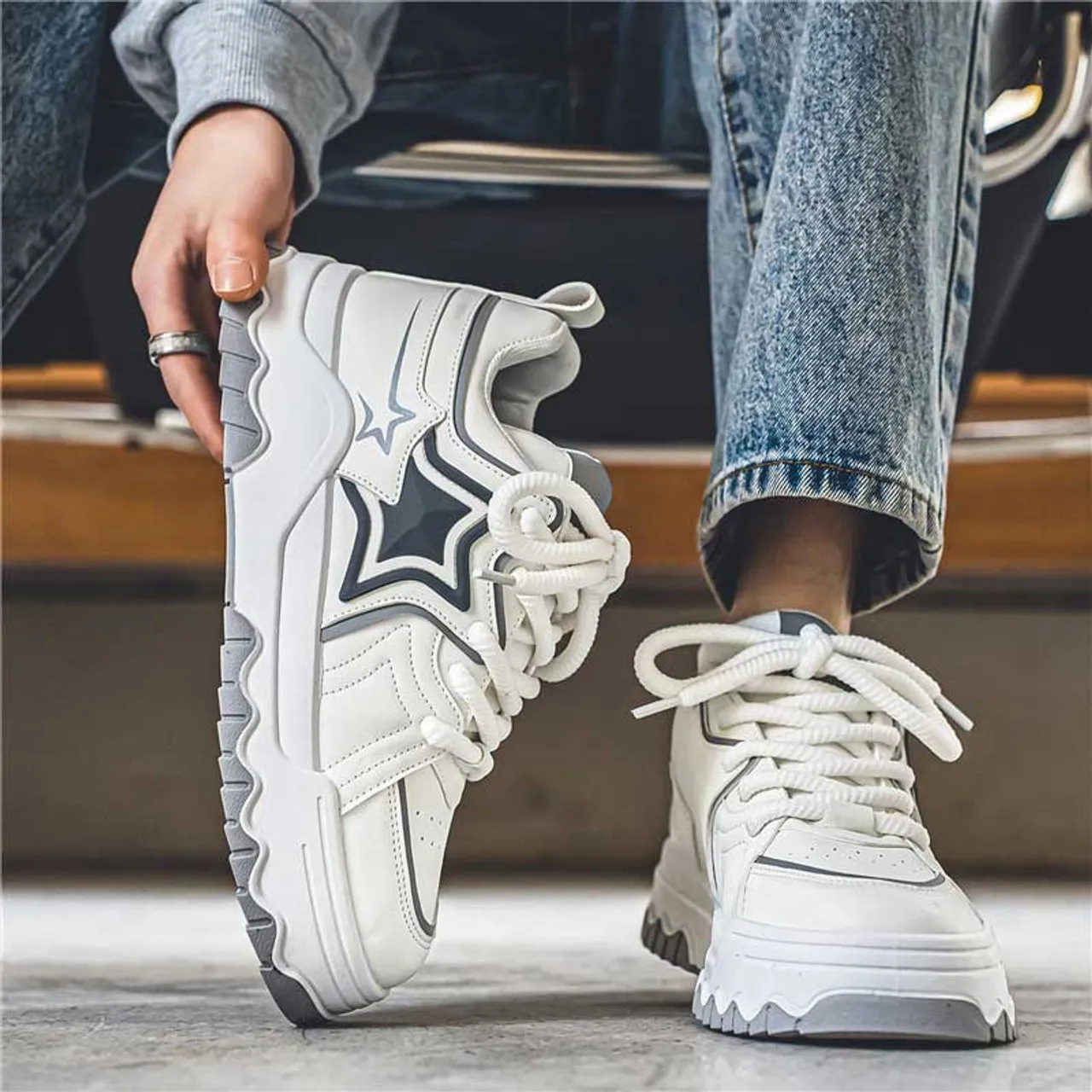 White star pattern casual sport shoe sneaker