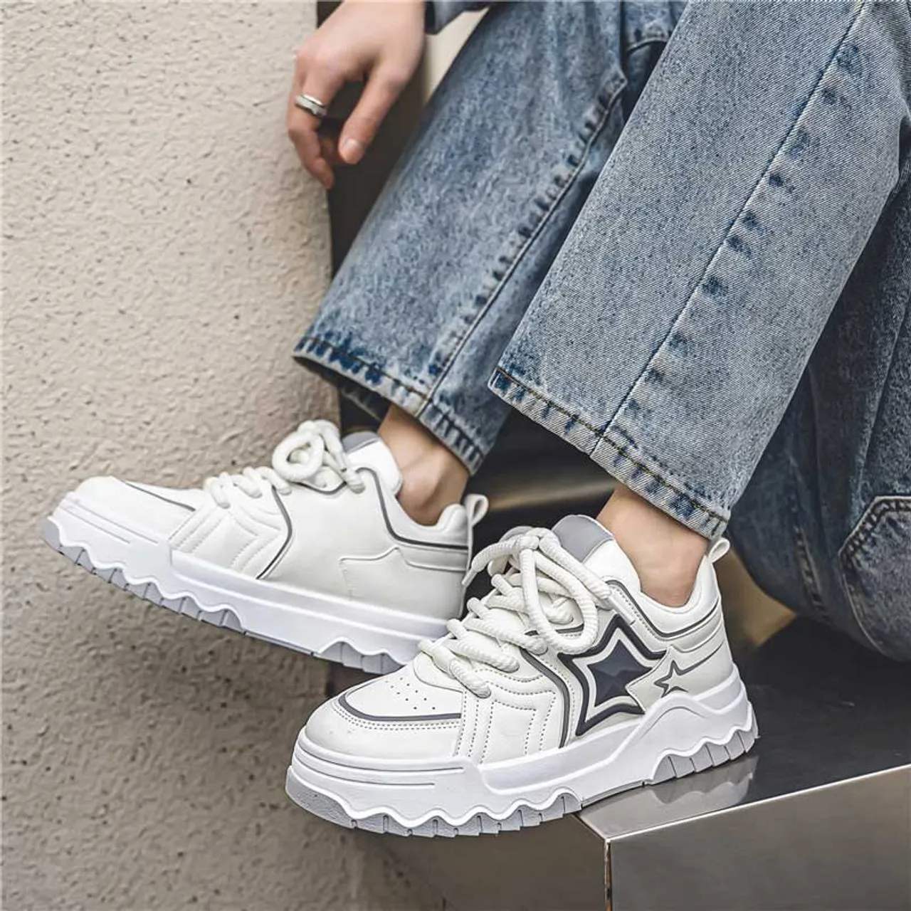 White star pattern casual sport shoe sneaker